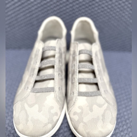 BZees Golden Slip‎ On Knit Sneakers. Size 9.5. - Picture 1 of 9